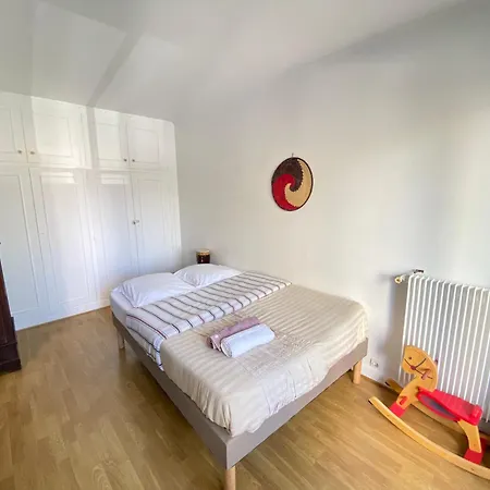 Quiet Near Paris - Balcony & Private Parking Lägenhet
